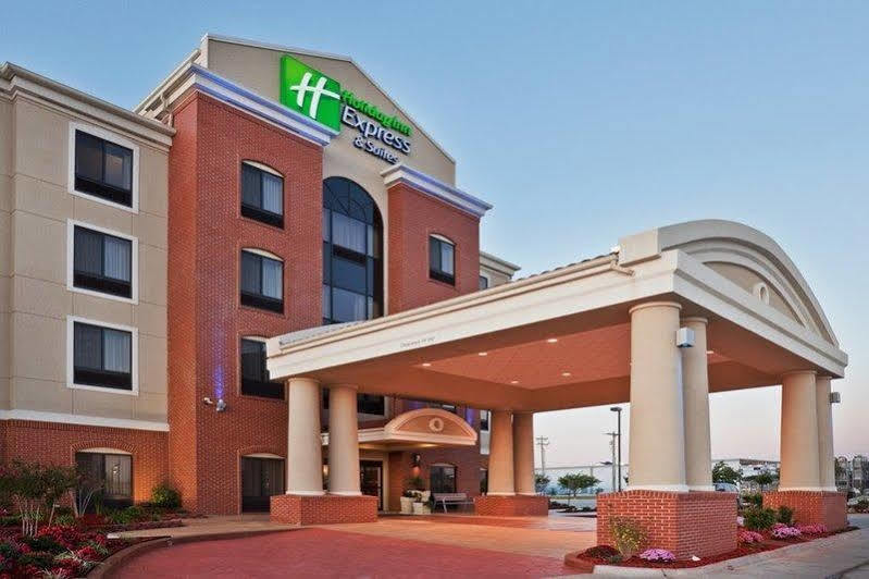 Holiday Inn Express & Suites Bonham By Ihg Exterior photo